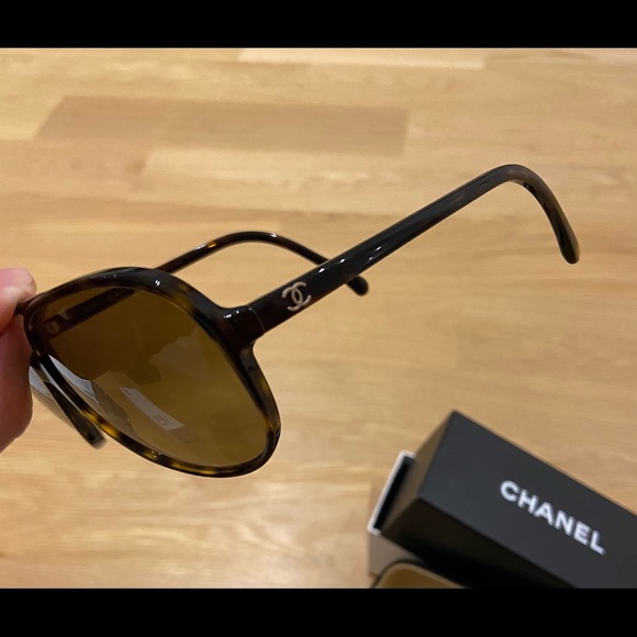 Chanel sunglasses - Picture 4 of 5